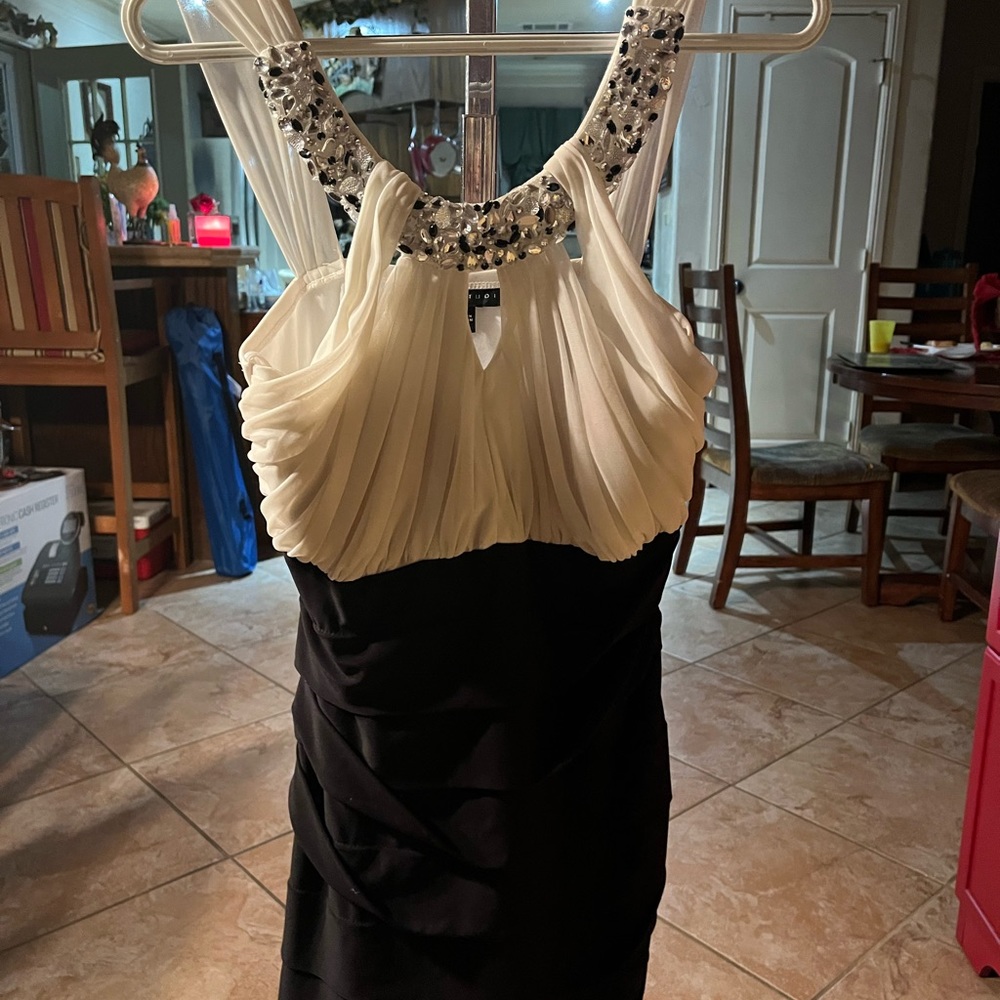 City Studio beautiful dress